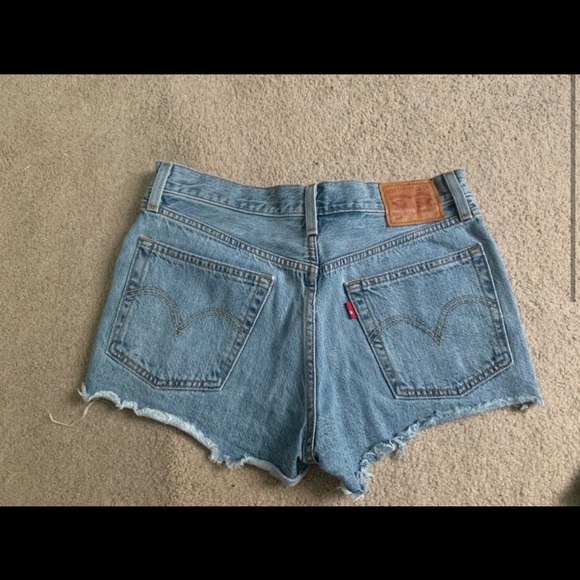 Bundle of Levi Jean Shorts - Picture 2 of 6